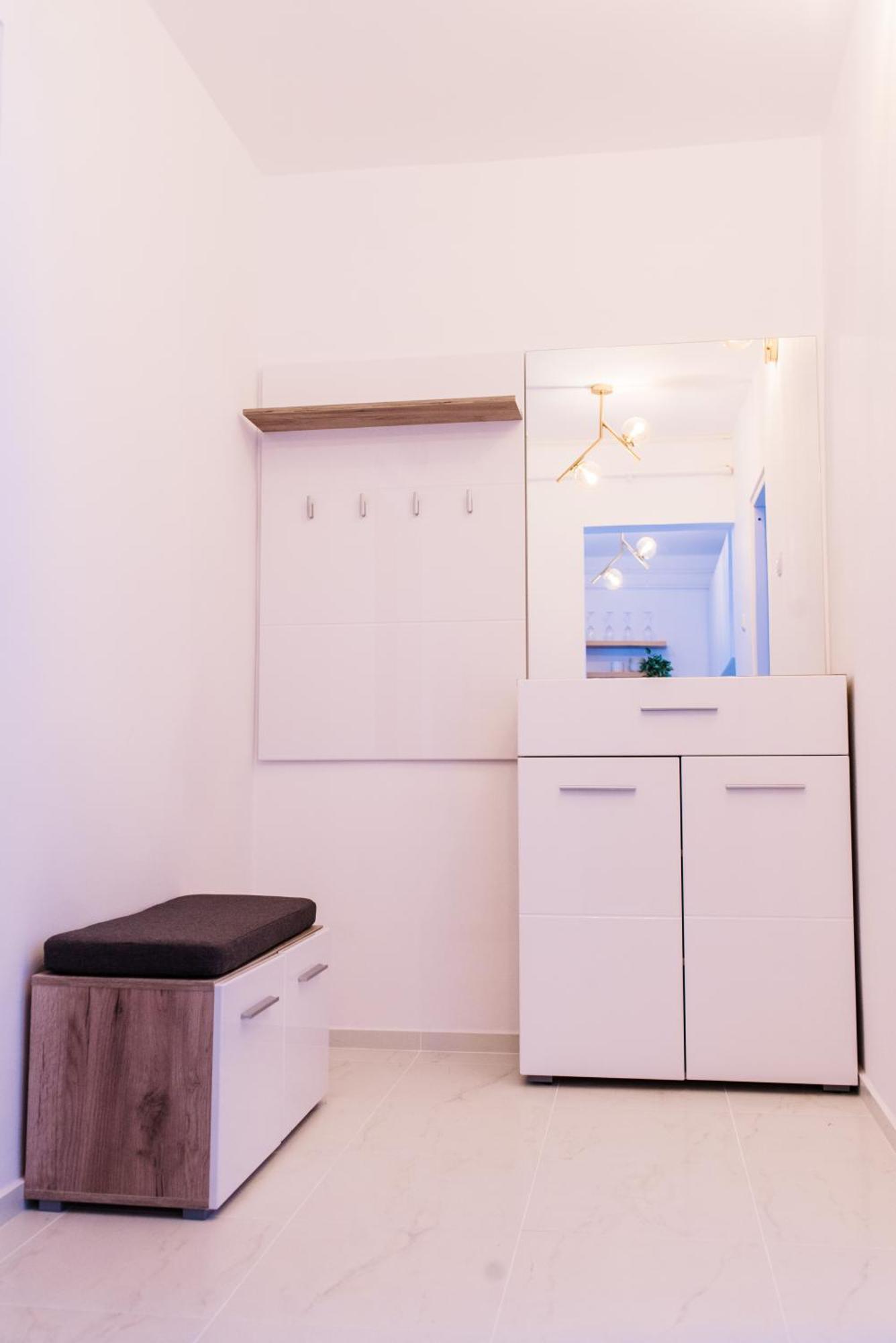 Riverside White Apartment Satu Mare Exterior photo