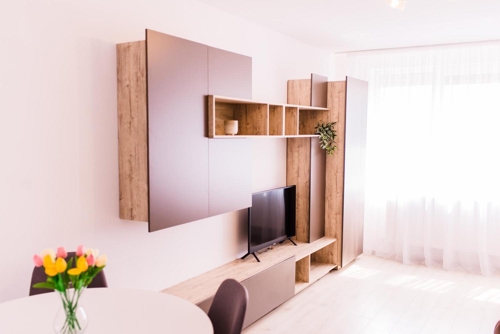 Riverside White Apartment Satu Mare Exterior photo