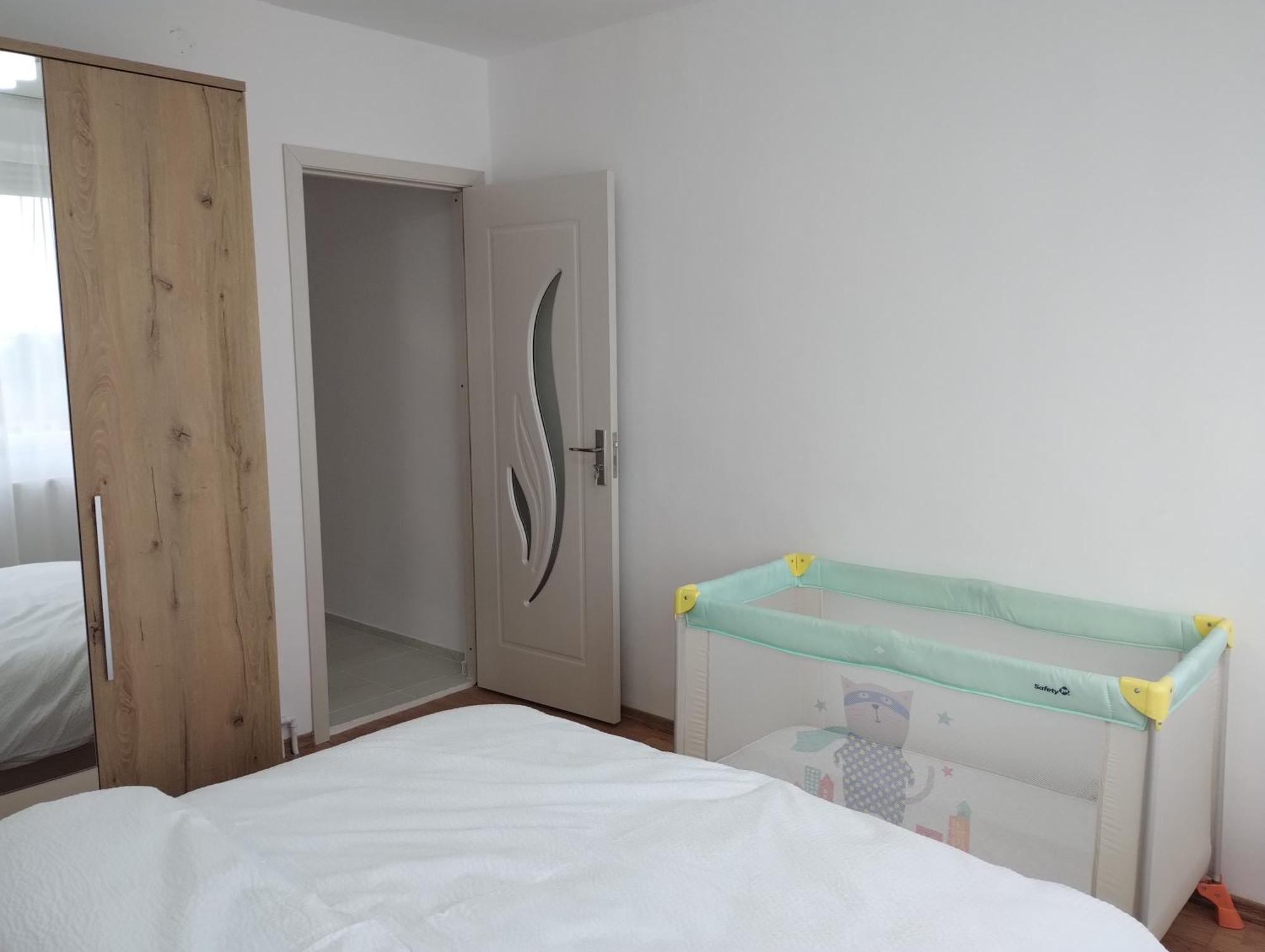 Riverside White Apartment Satu Mare Exterior photo